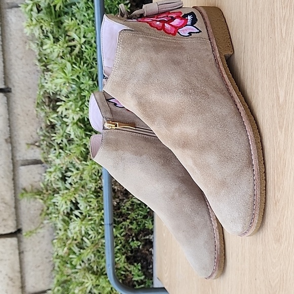 Kate Spade New York Bellville Floral Embroidered Suede Desert Booties Size 9 - Picture 1 of 12
